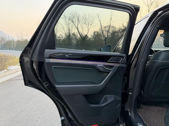 Volkswagen Touareg 2018 car image #11