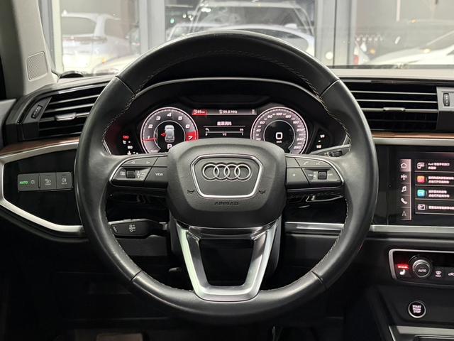 Audi Q3 2022 car image #11