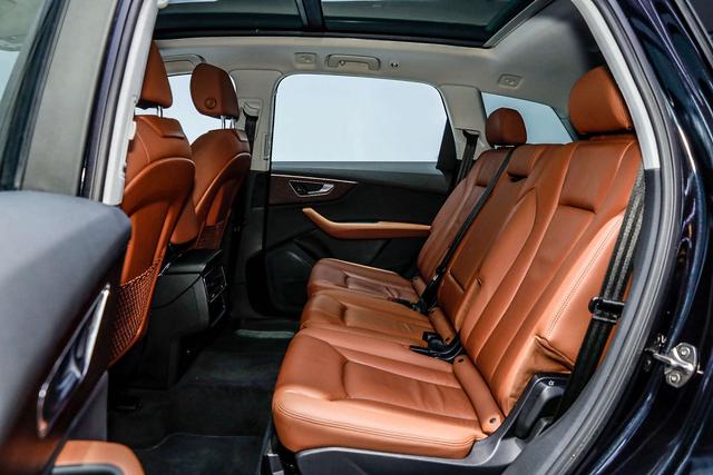 Audi Q7 2021 car image #11