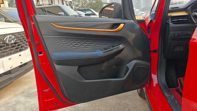 Livan X3 PRO 2023 изображение автомобиля #11