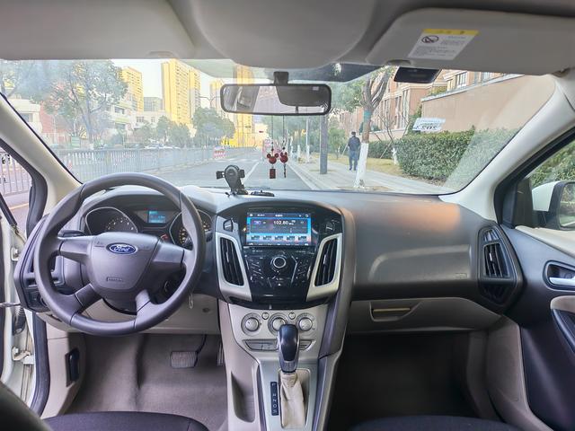 Ford Focus 2015 car image #11