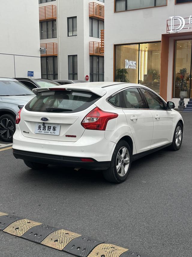 Ford Focus 2014 #11 Ford Focus 2014 car image #11