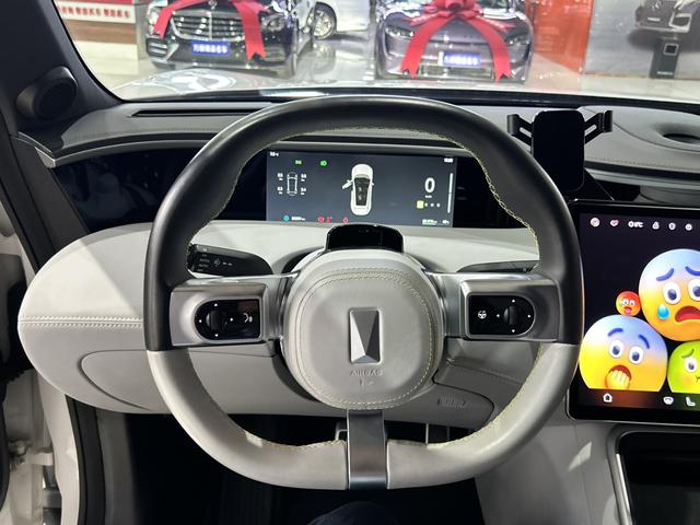 Avatr 11 2023 car image #11