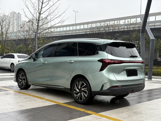 Forthing Yacht 2022 car image #11