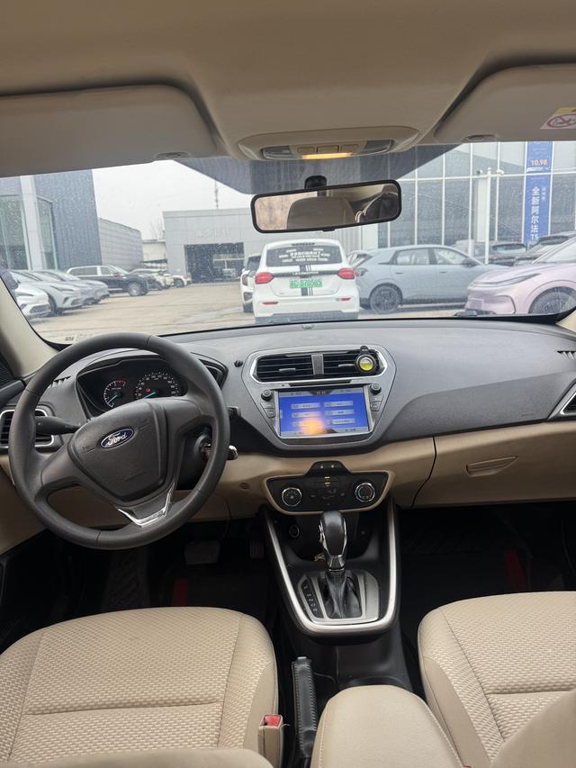 Ford Escort 2015 изображение автомобиля #11