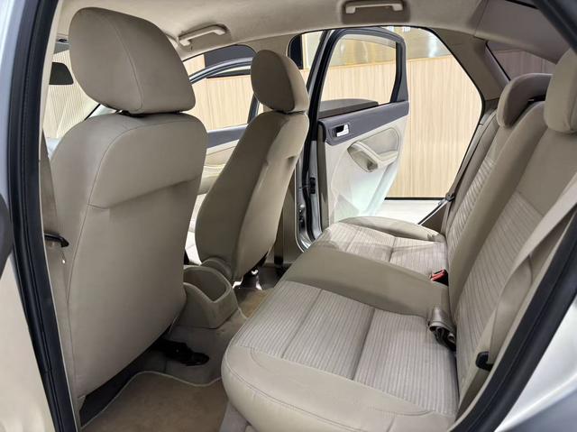 Ford Focus 2013 car image #11