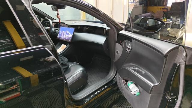 Avatr 11 2023 car image #11