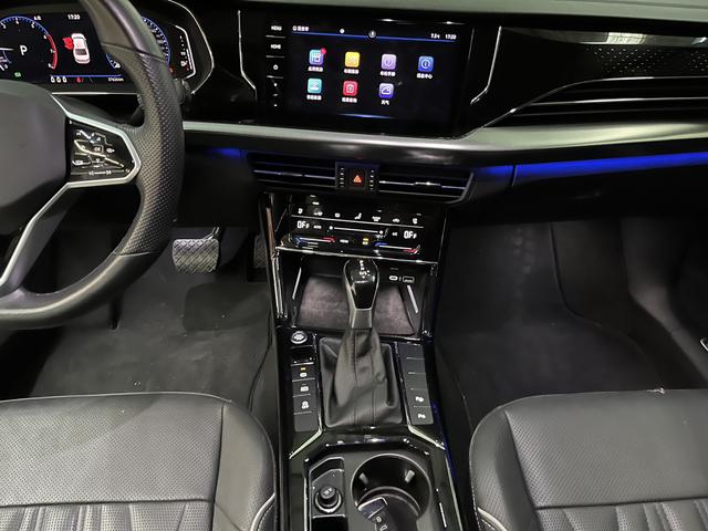Volkswagen Passat 2021 immagine di auto #11