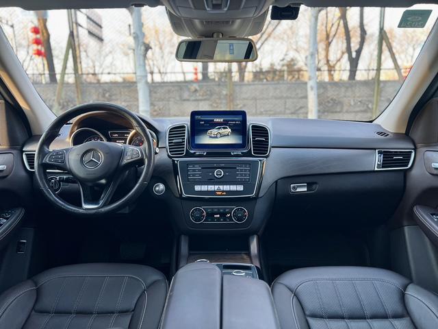 Mercedes-Benz GLE Class 2016 car image #11