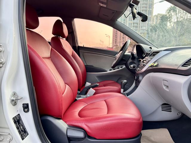 Hyundai Reina 2013 car image #11