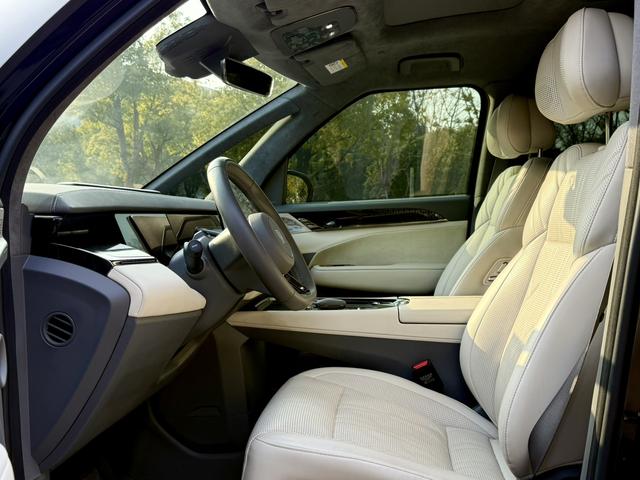 Zeekr 2023 car image #11
