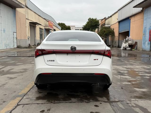 MG GT 2015 #11 MG GT 2015 car image #11