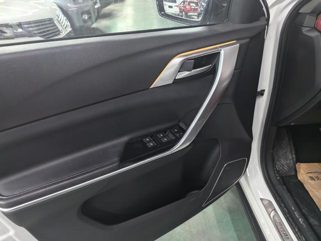 Forthing T5 2018 car image #11