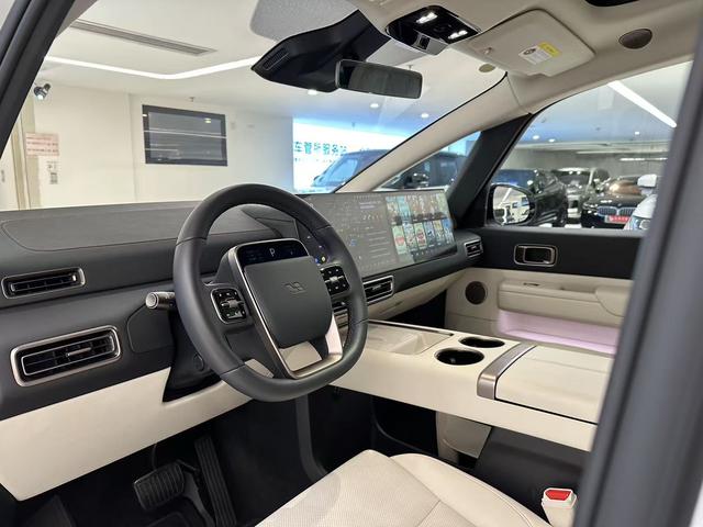 理想汽车 理想MEGA 2025 汽车图片 #11