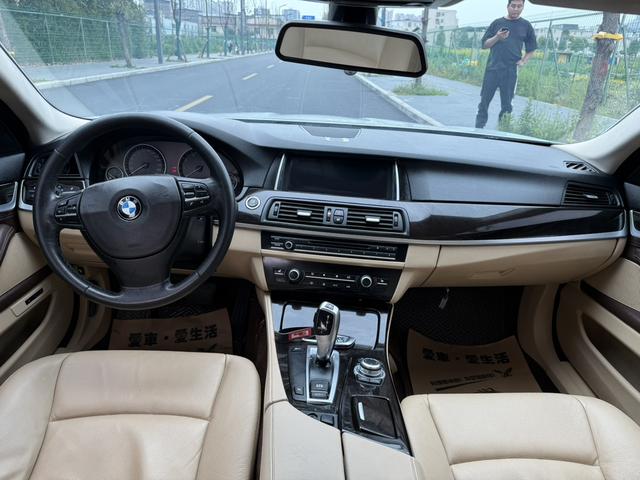 BMW 5 Series 2012 car image #11