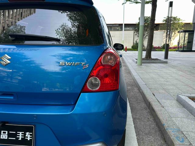 Suzuki Swift 2014 car image #11