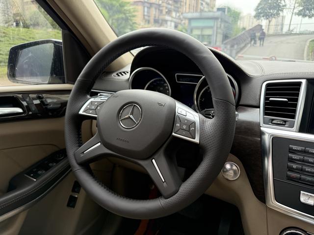Mercedes-Benz 2013 car image #11