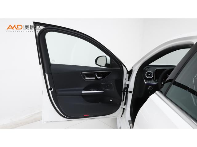 Mercedes-Benz C Class 2024 صورة سيارة #11