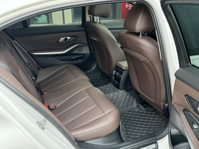 BMW i3 2023 immagine di auto #11