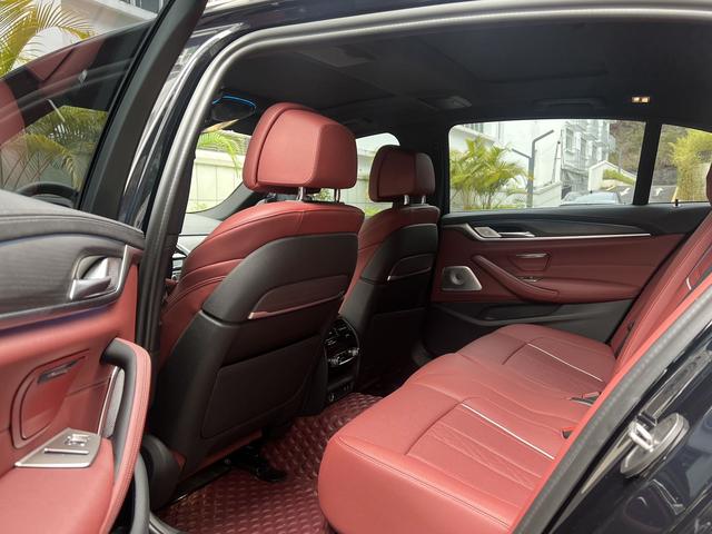 BMW 5 Series 2023 immagine di auto #11