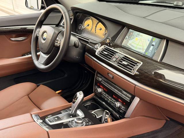 BMW 5 Series GT 2012 car image #11