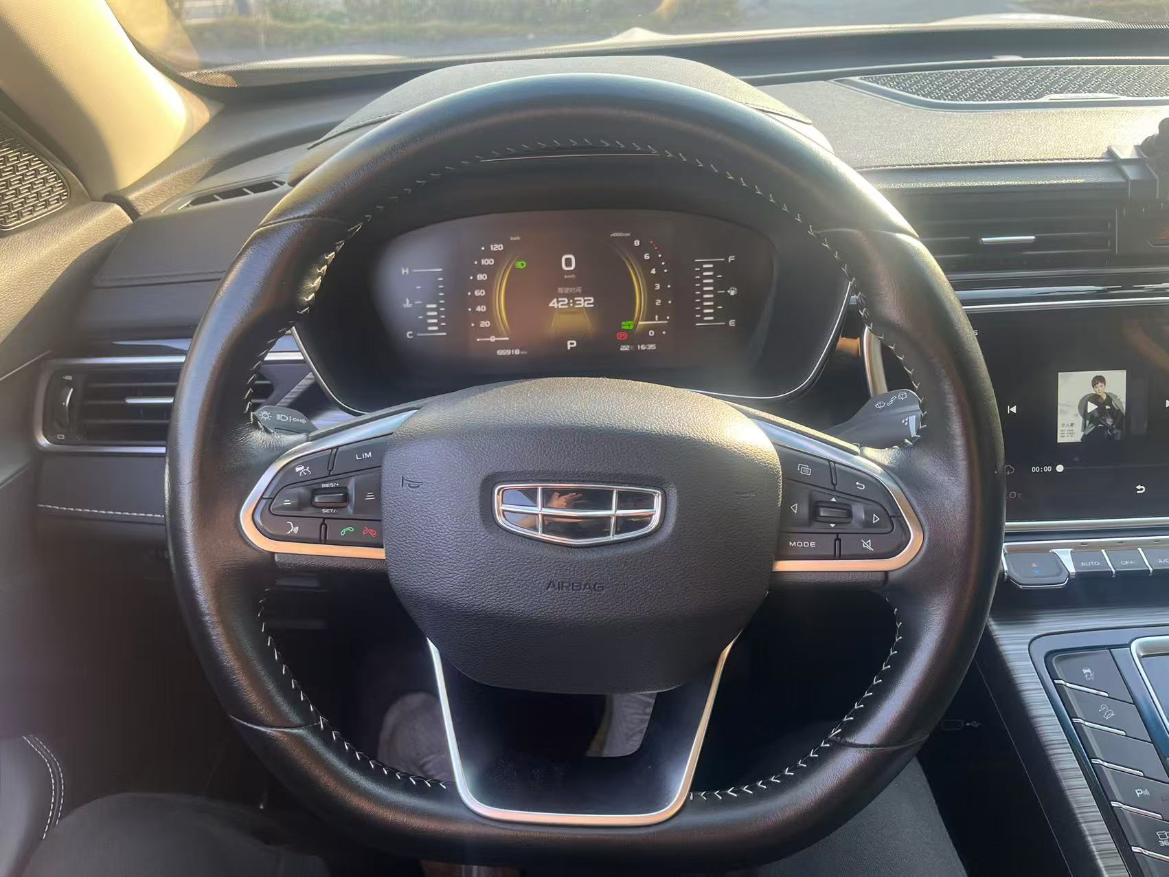 GEELY 2019 car image #11