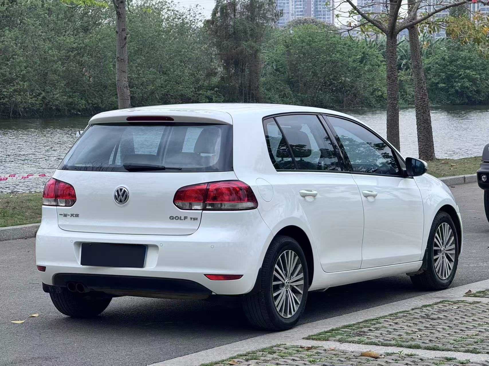 Volkswagen Golf 2013 car image #11