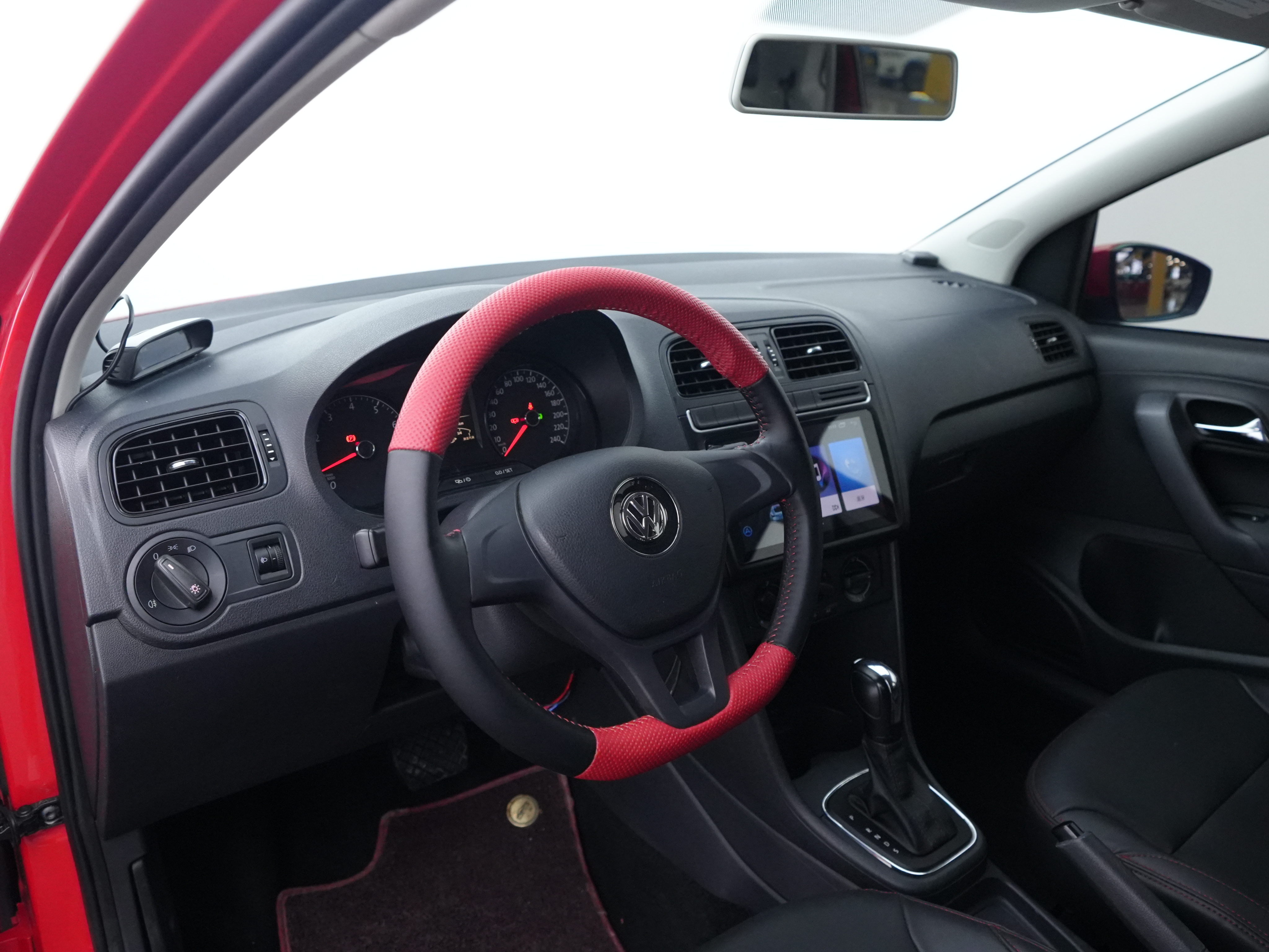 Polo 2017 car image #11