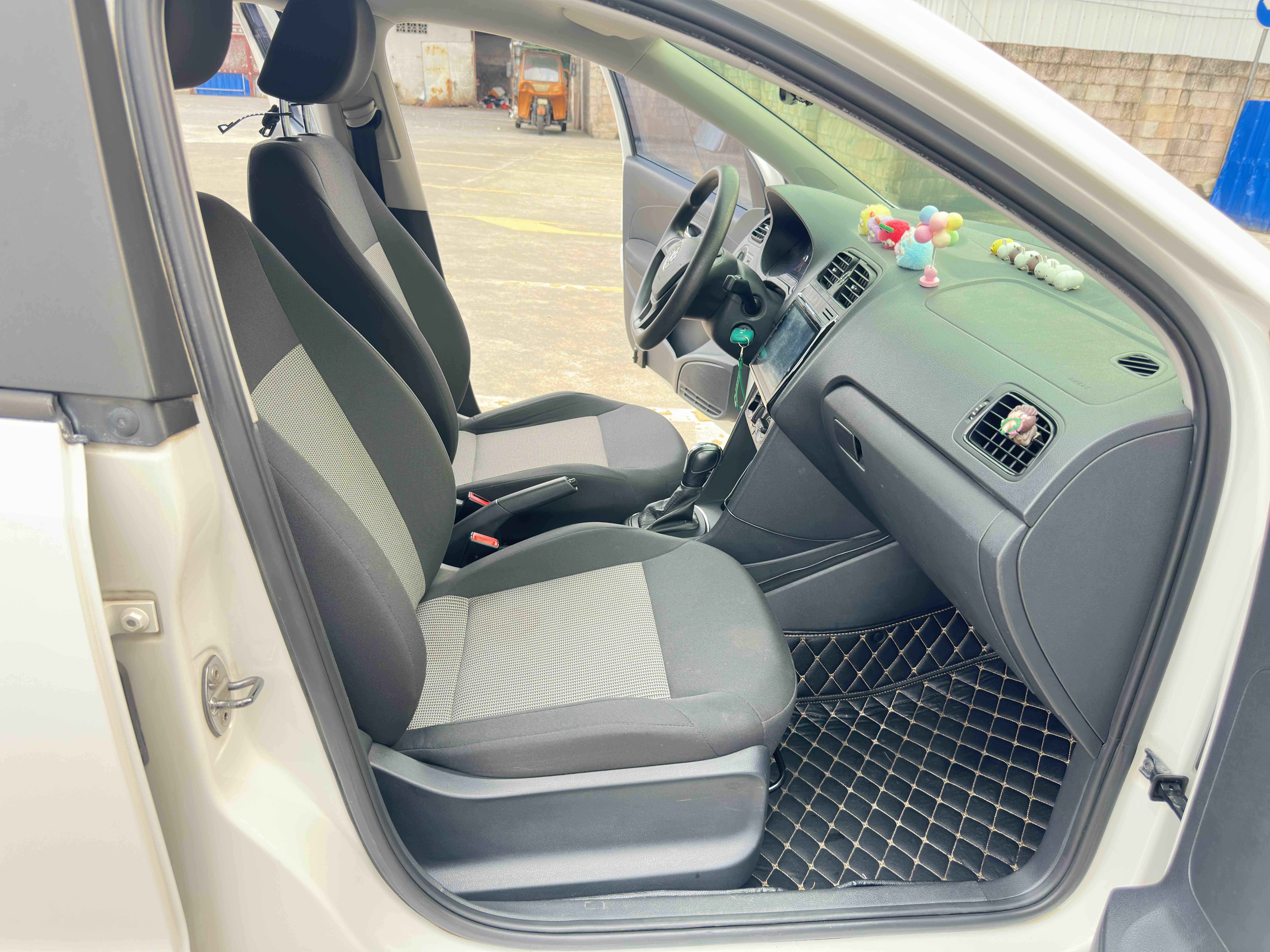 Polo 2017 car image #11