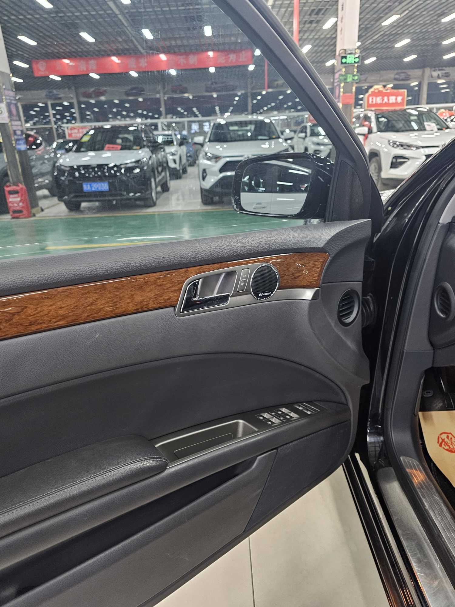 Volkswagen Pheaton 2012 immagine di auto #11