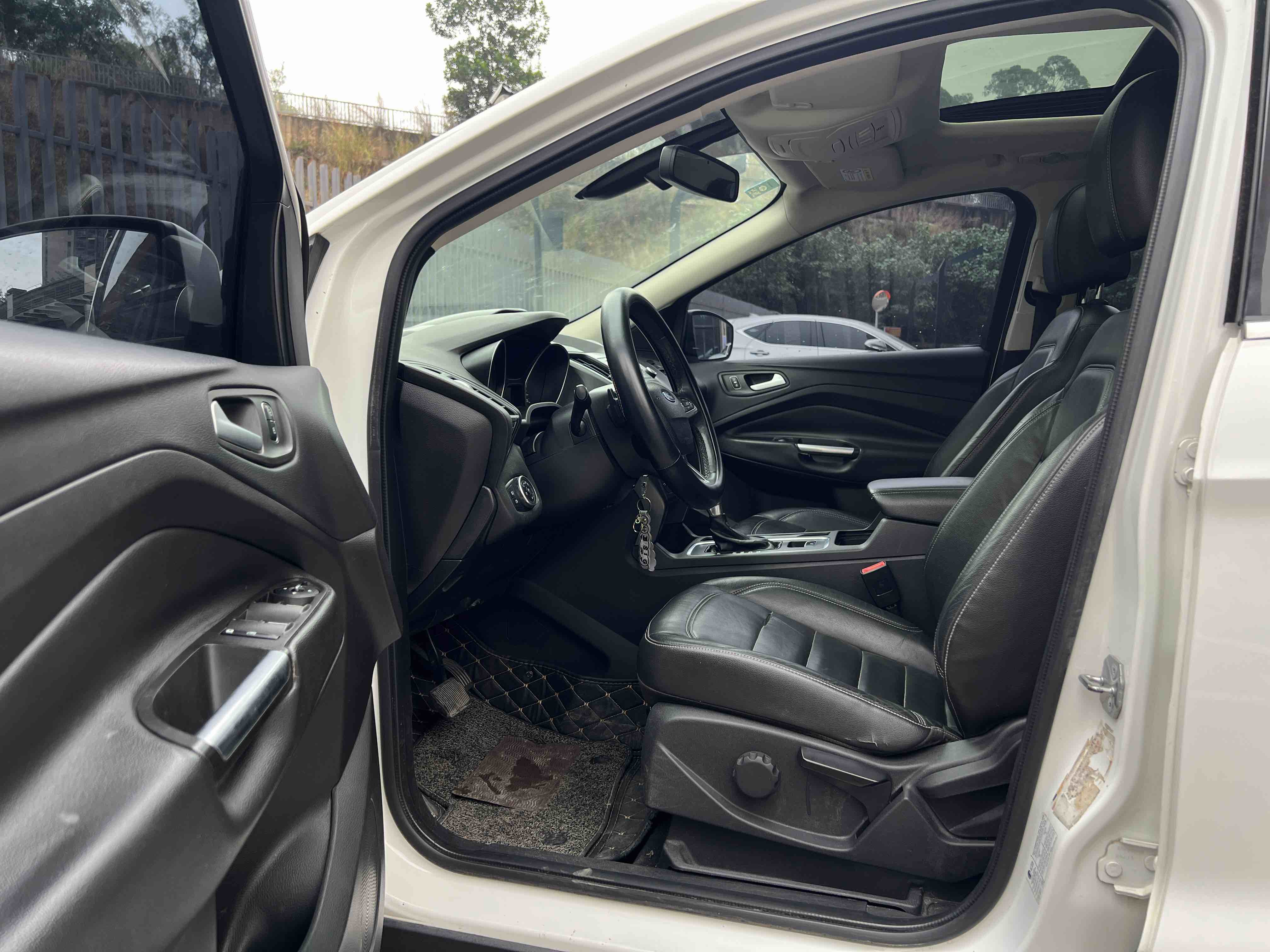 Ford Kuga 2017 car image #11