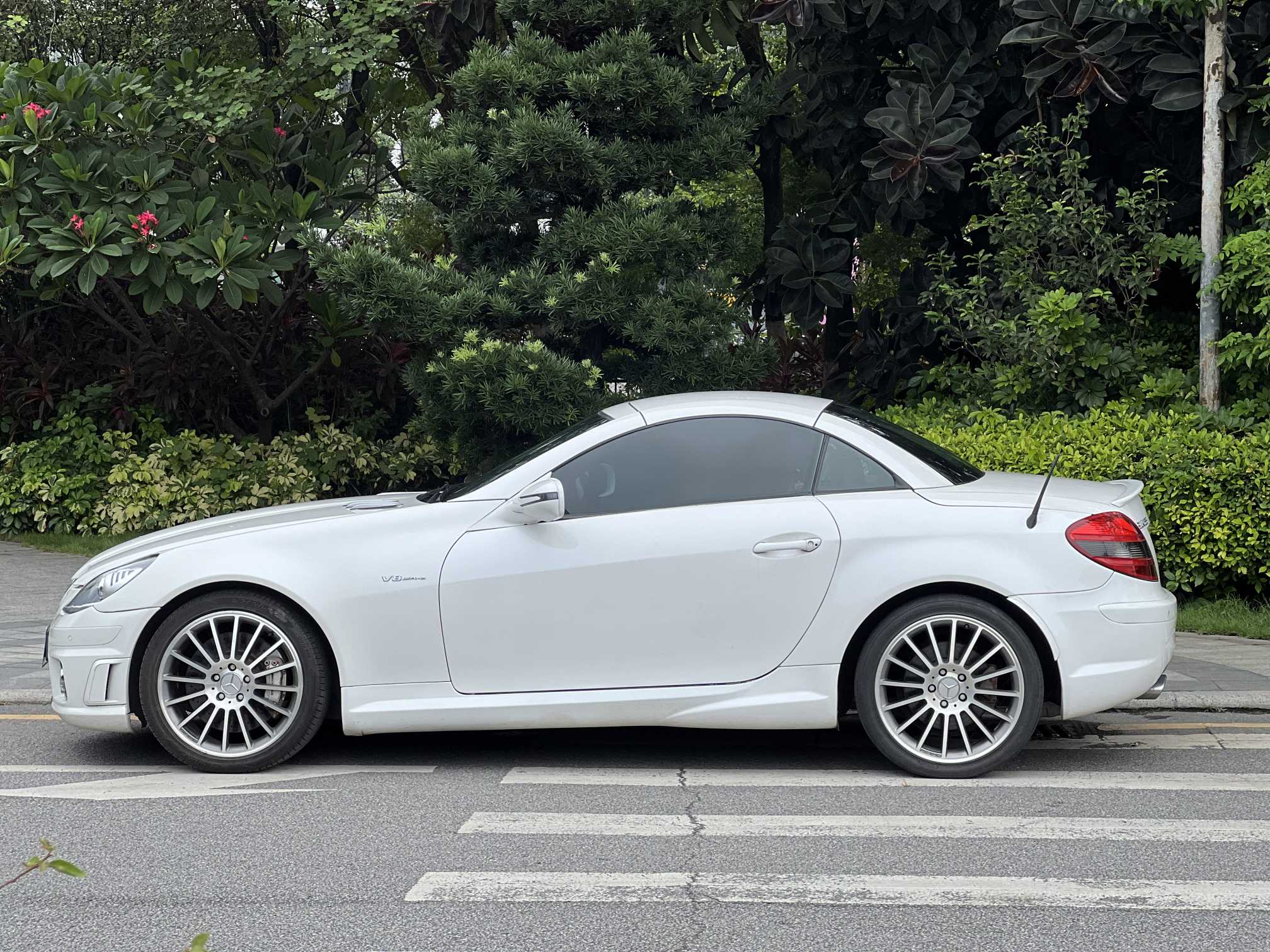 Mercedes-Benz SLK AMG 2010 car image #11