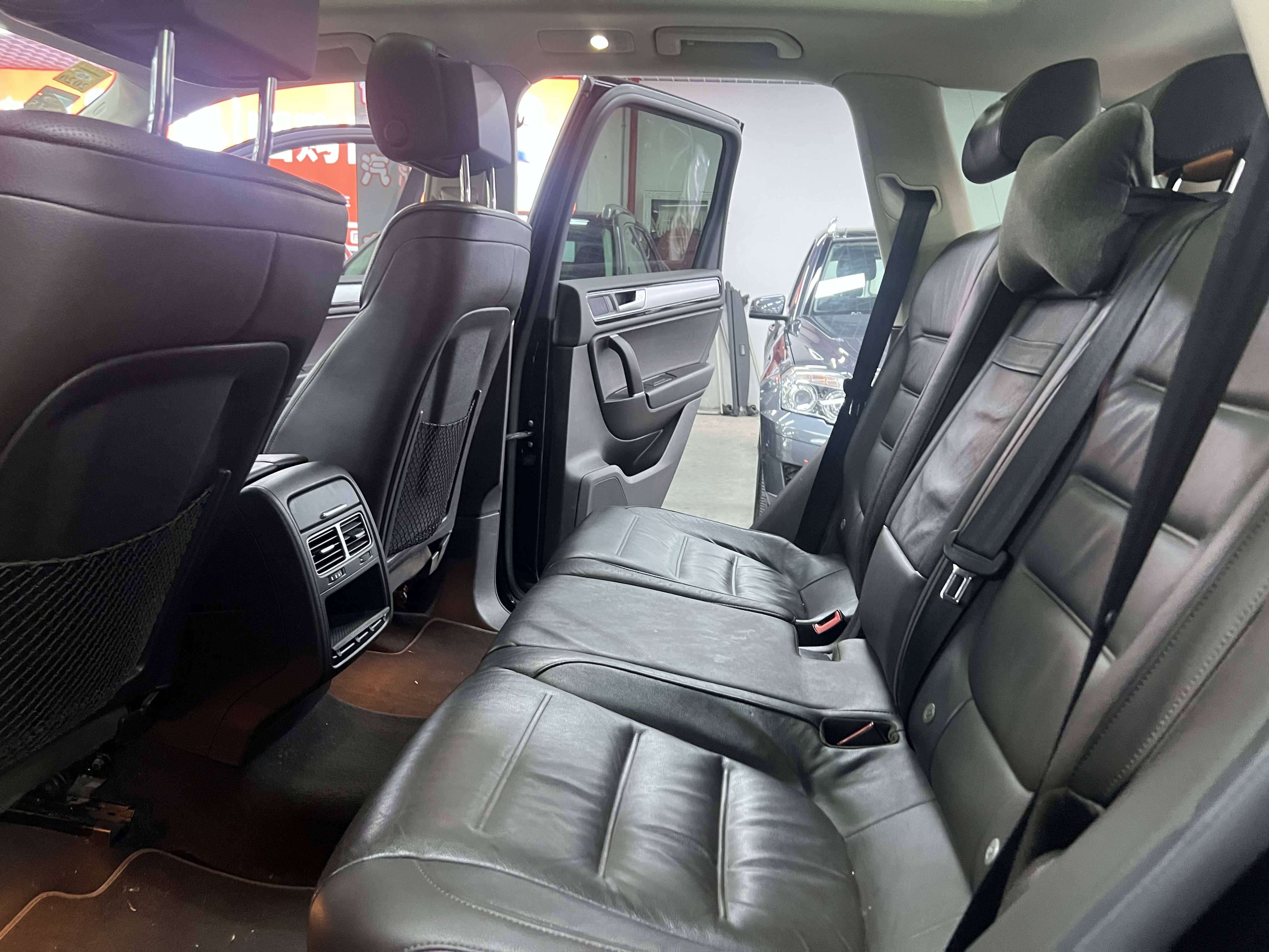 Volkswagen Touareg 2016 car image #11