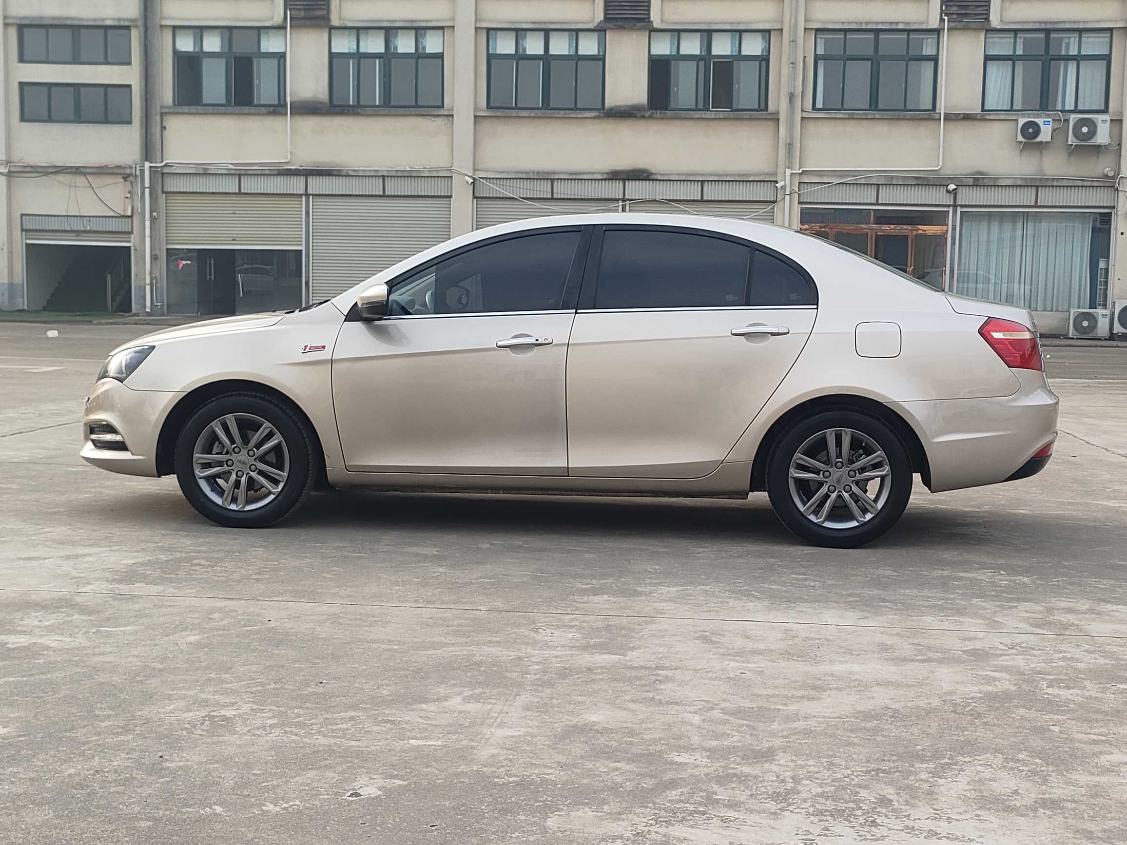 Emgrand 2017 car image #11