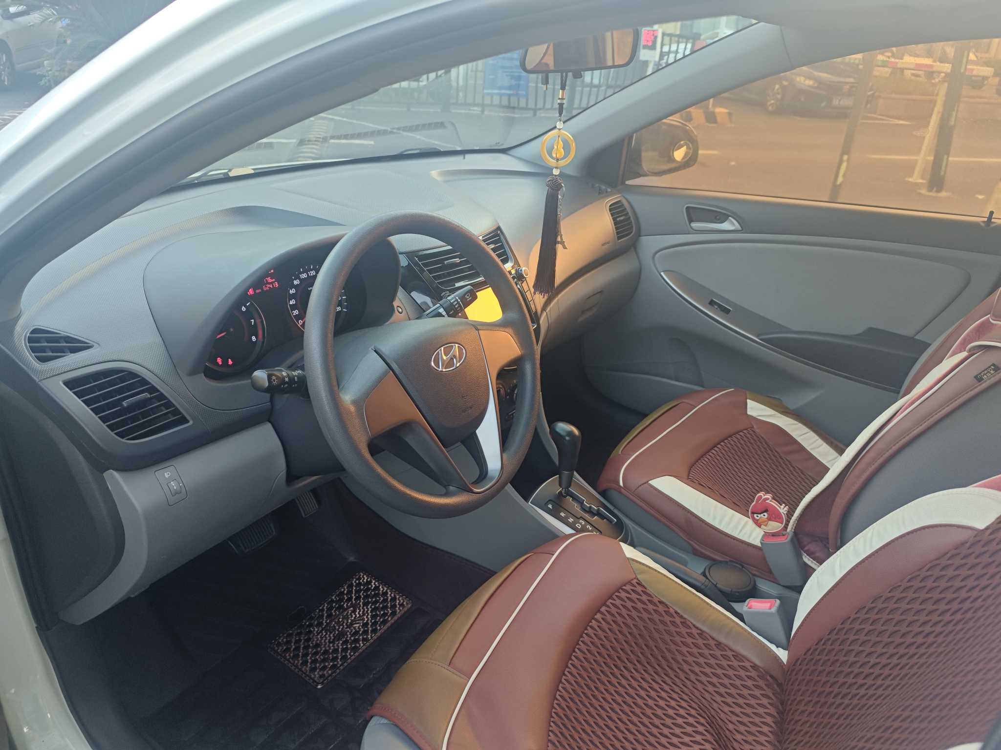 Hyundai Reina 2016 imagem de carro #11