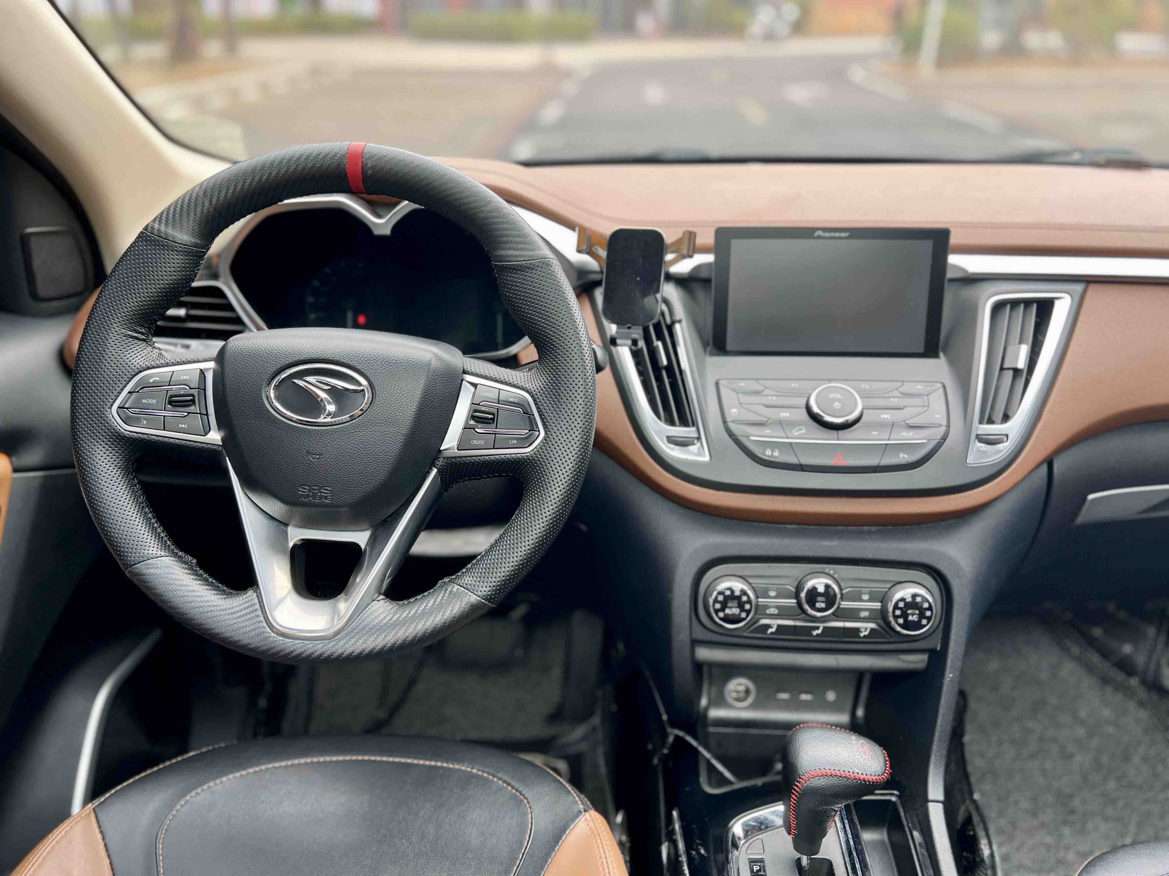 Soueast DX7 2017 car image #11