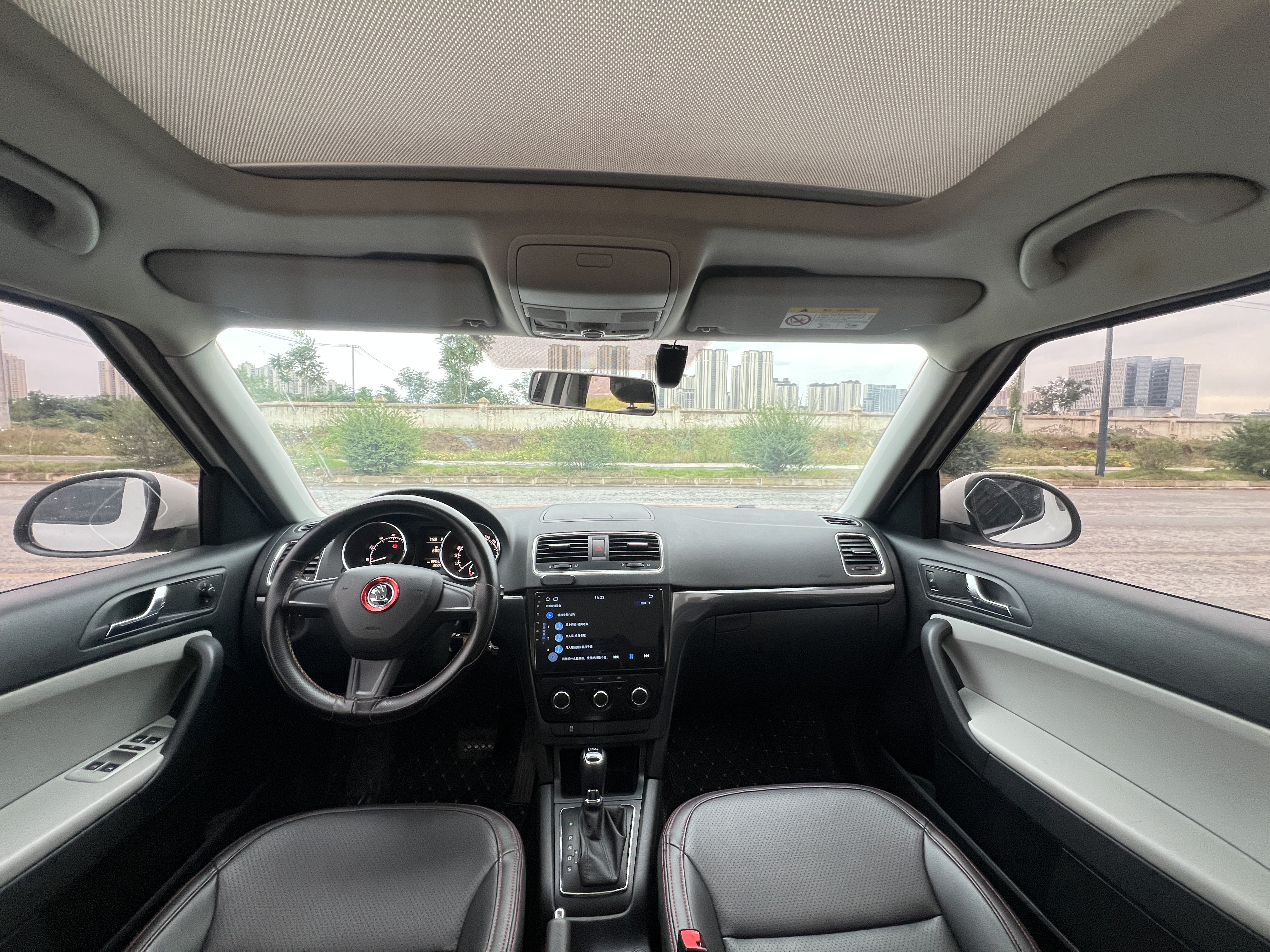 Skoda Yeti 2018 car image #11