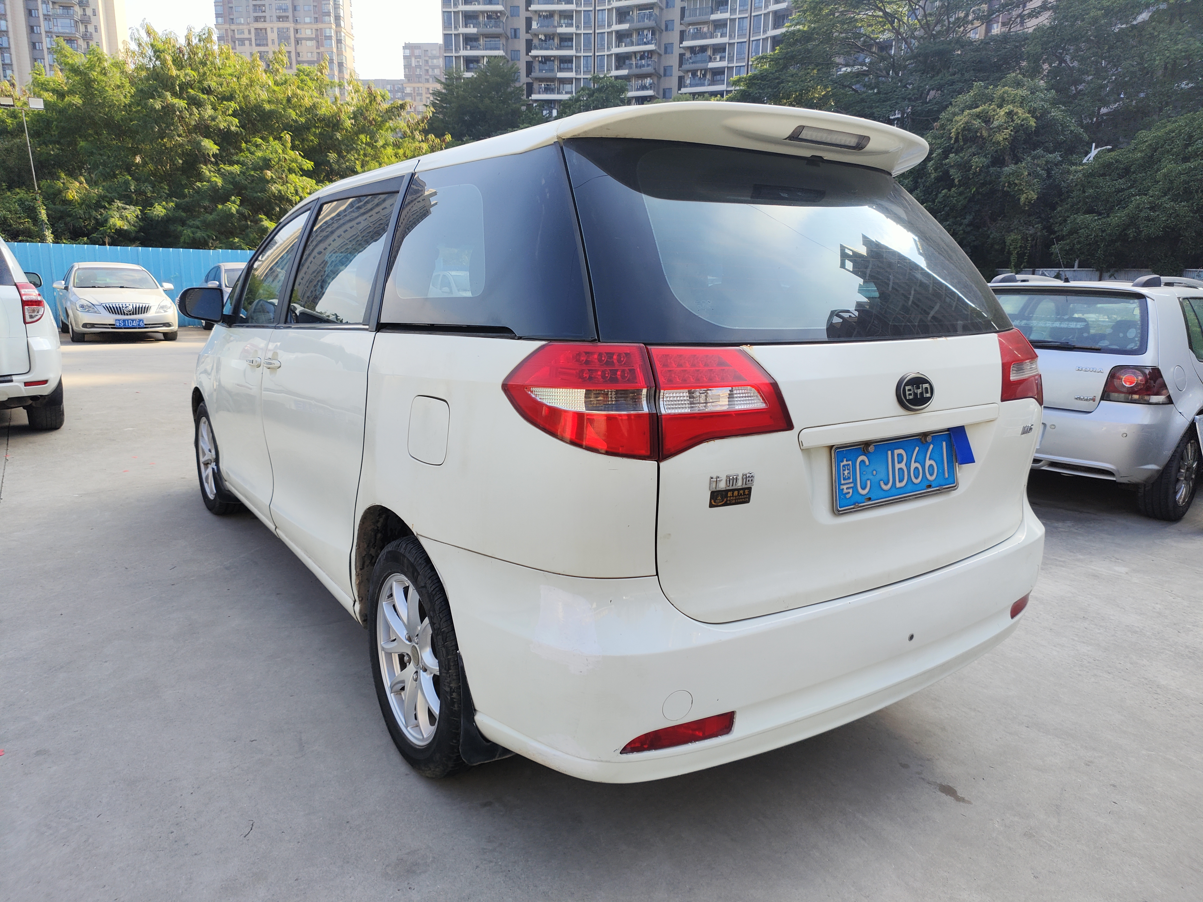 BYD M6 2013 изображение автомобиля #11