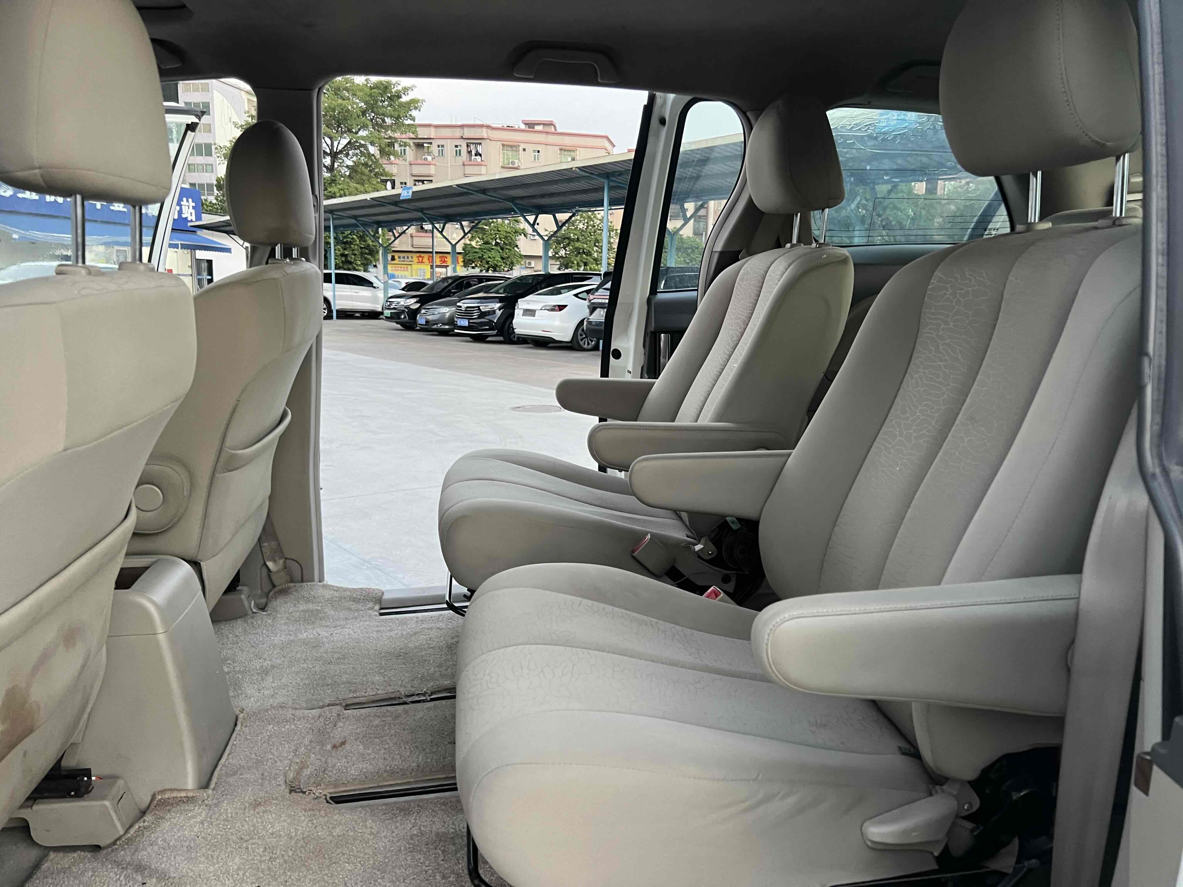 BYD M6 2014 car image #11