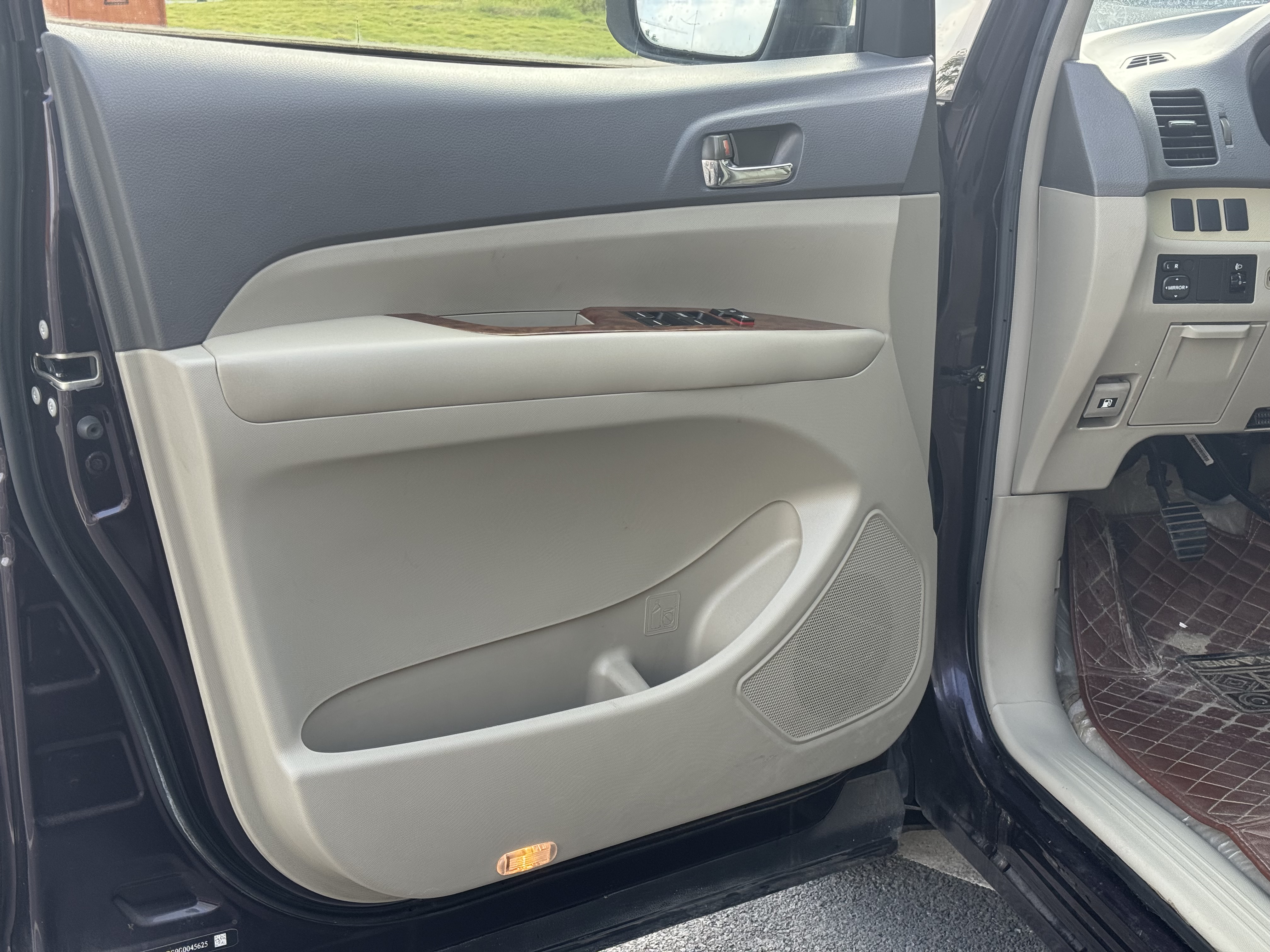 BYD M6 2017 car image #11