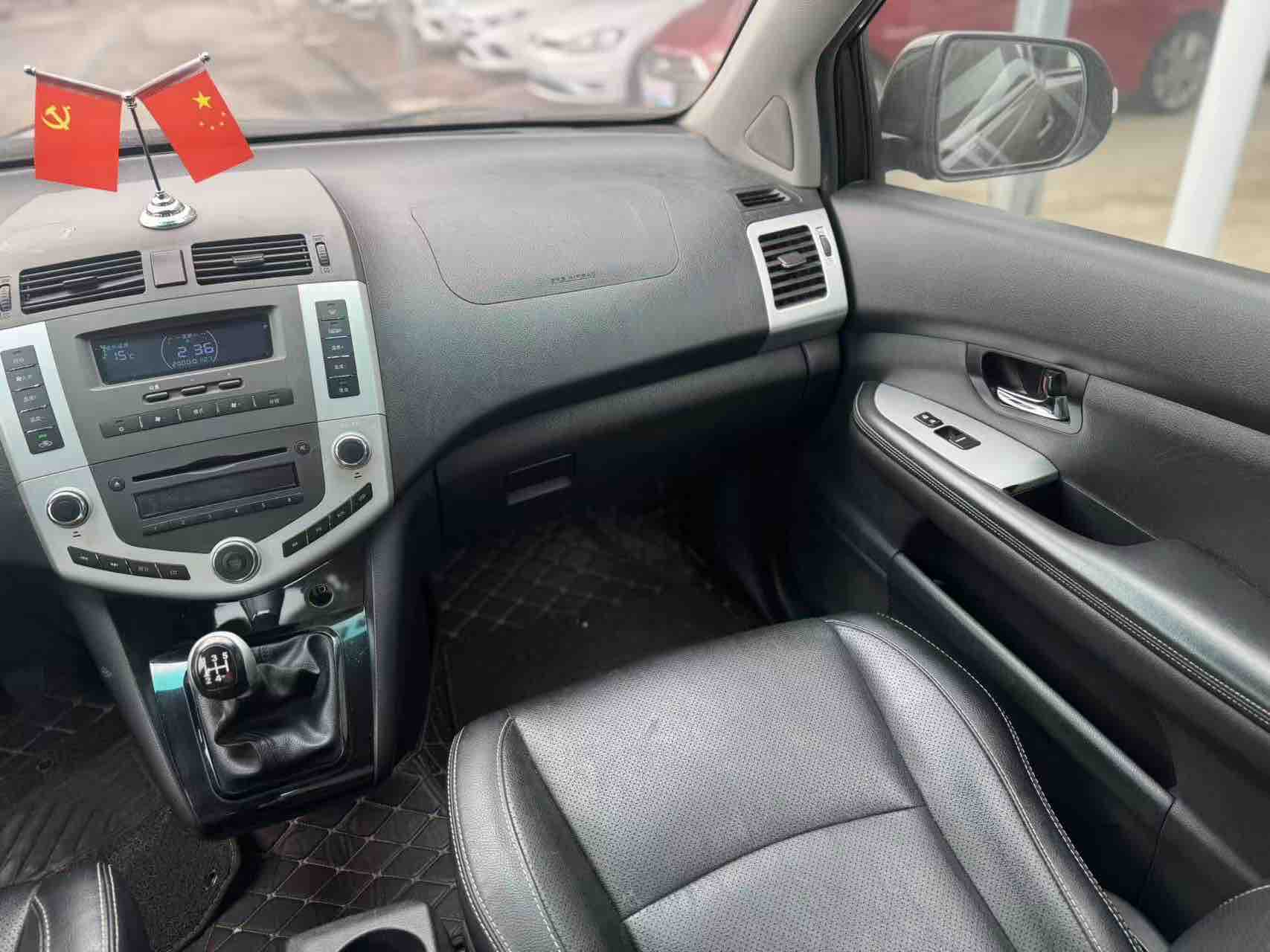 BYD M6 2013 car image #11