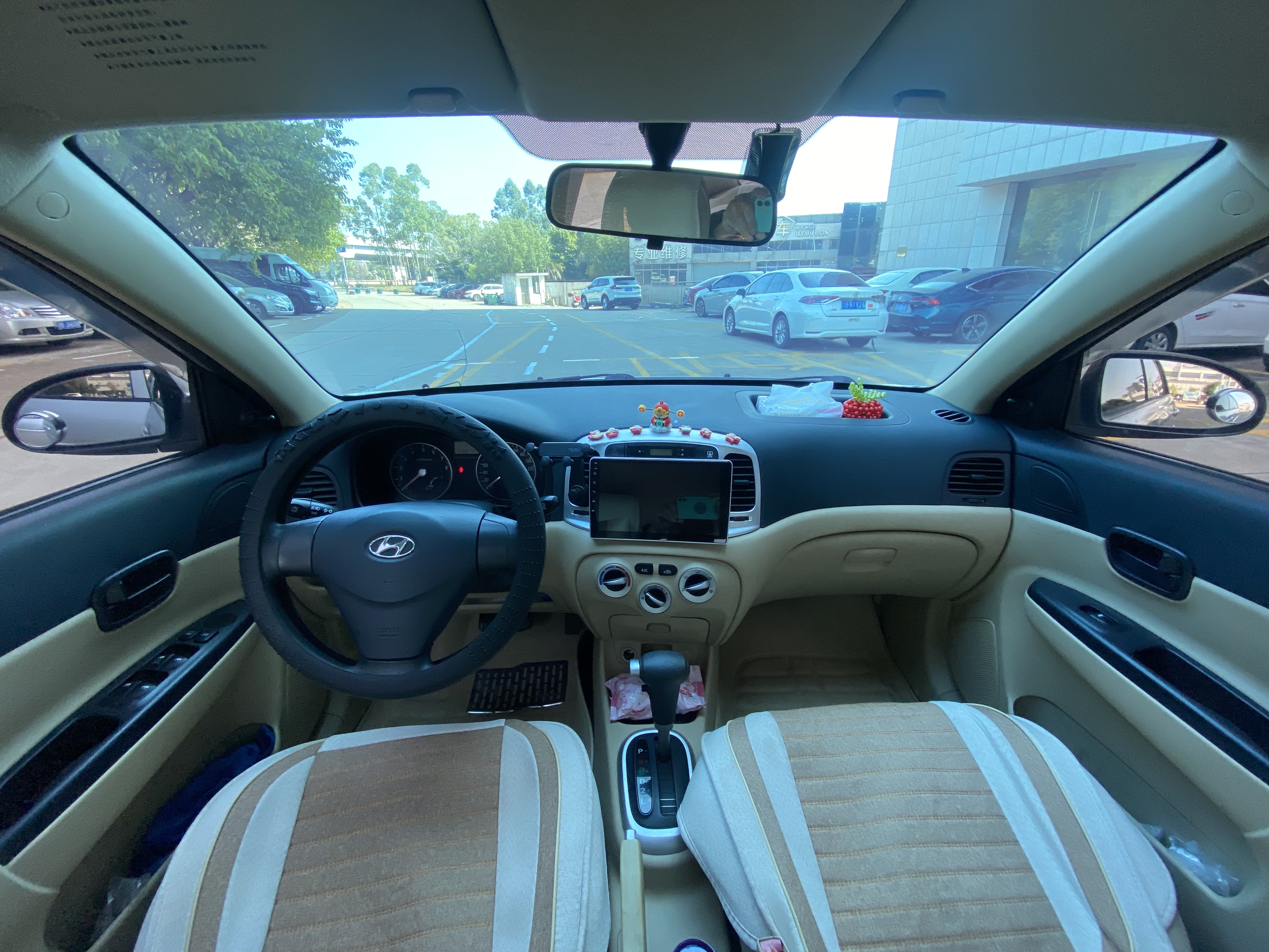 Hyundai Accent 2010 car image #11