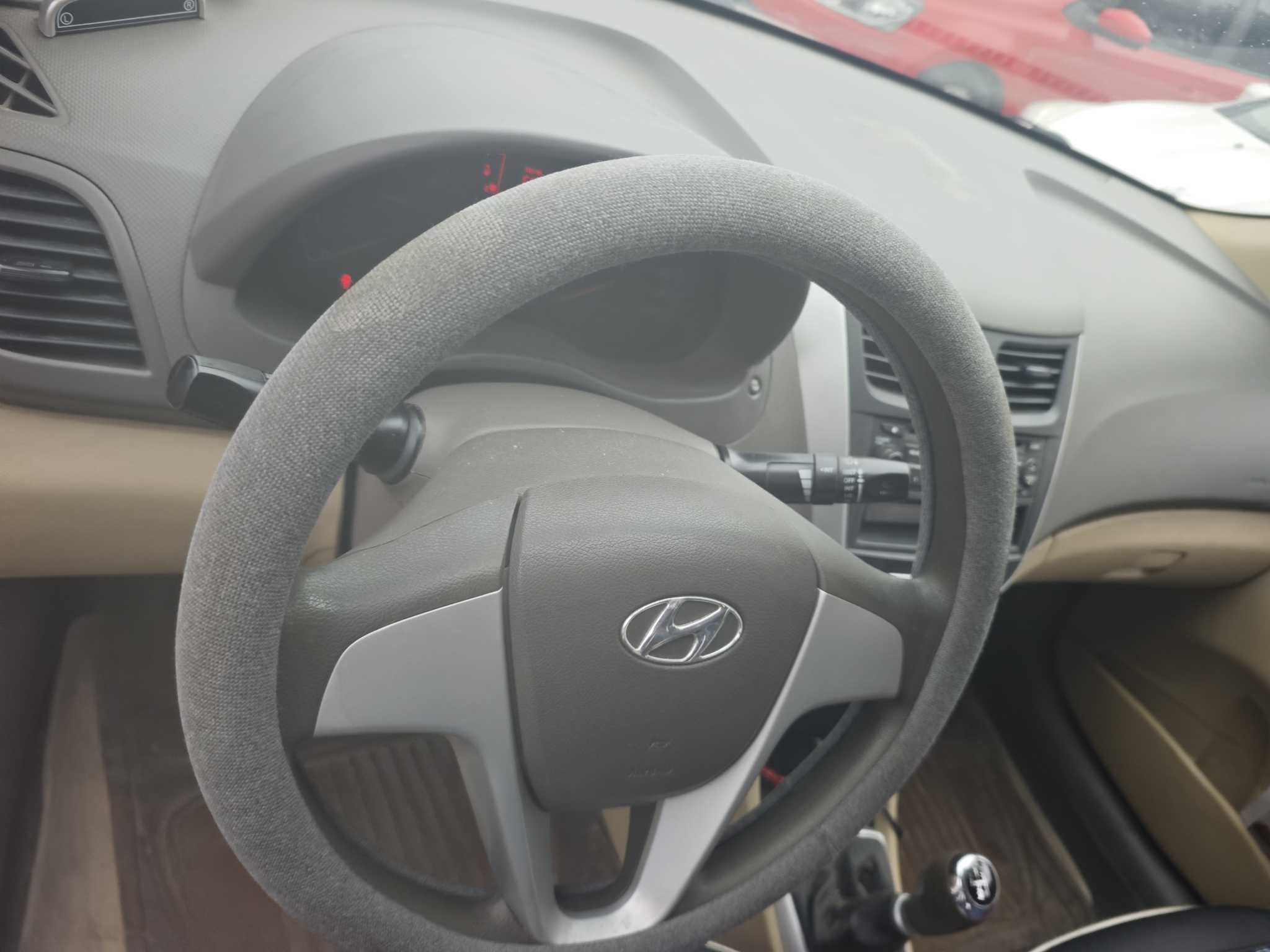 Hyundai Reina 2012 #11 Hyundai Reina 2012 car image #11