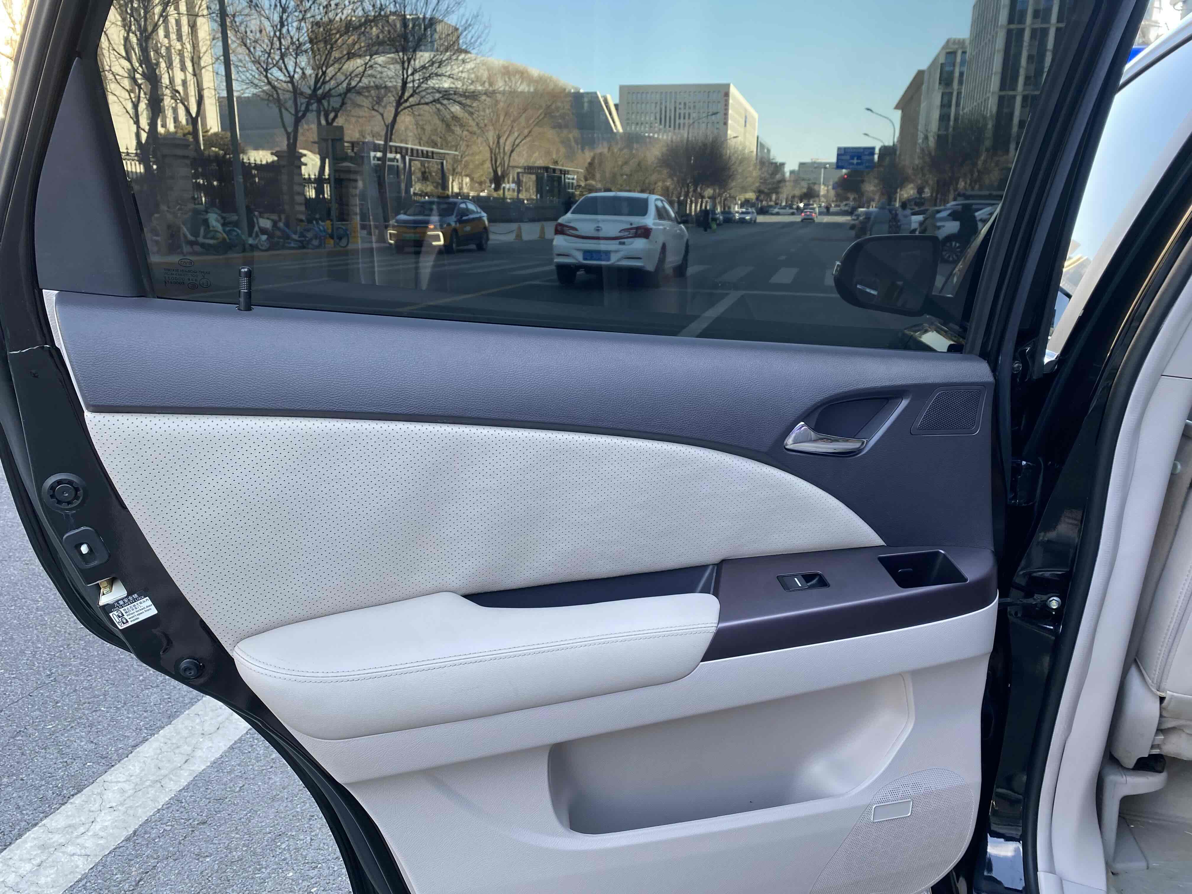 BYD e6 2014 car image #11