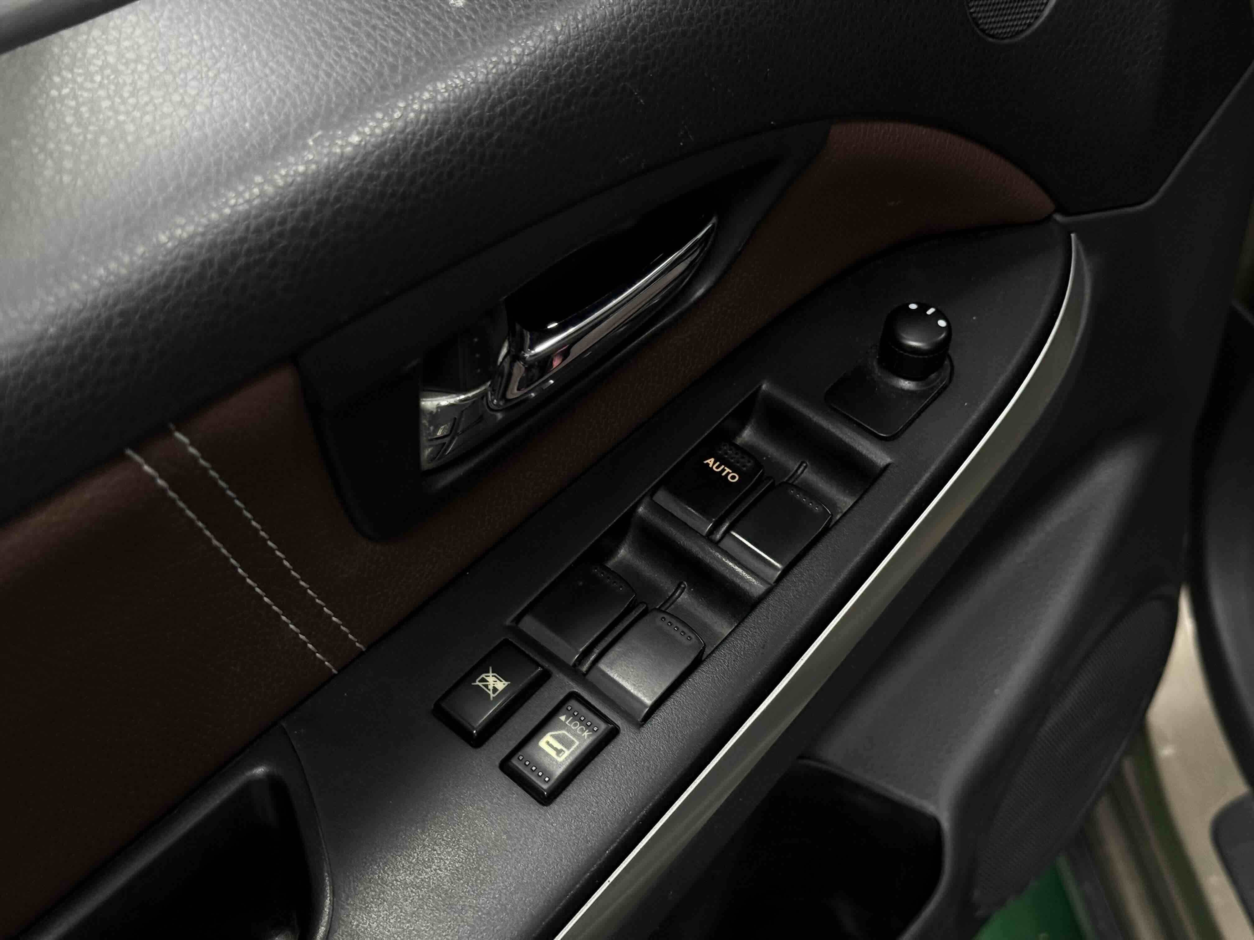 Suzuki SX4 Sedan 2012 imagem de carro #11