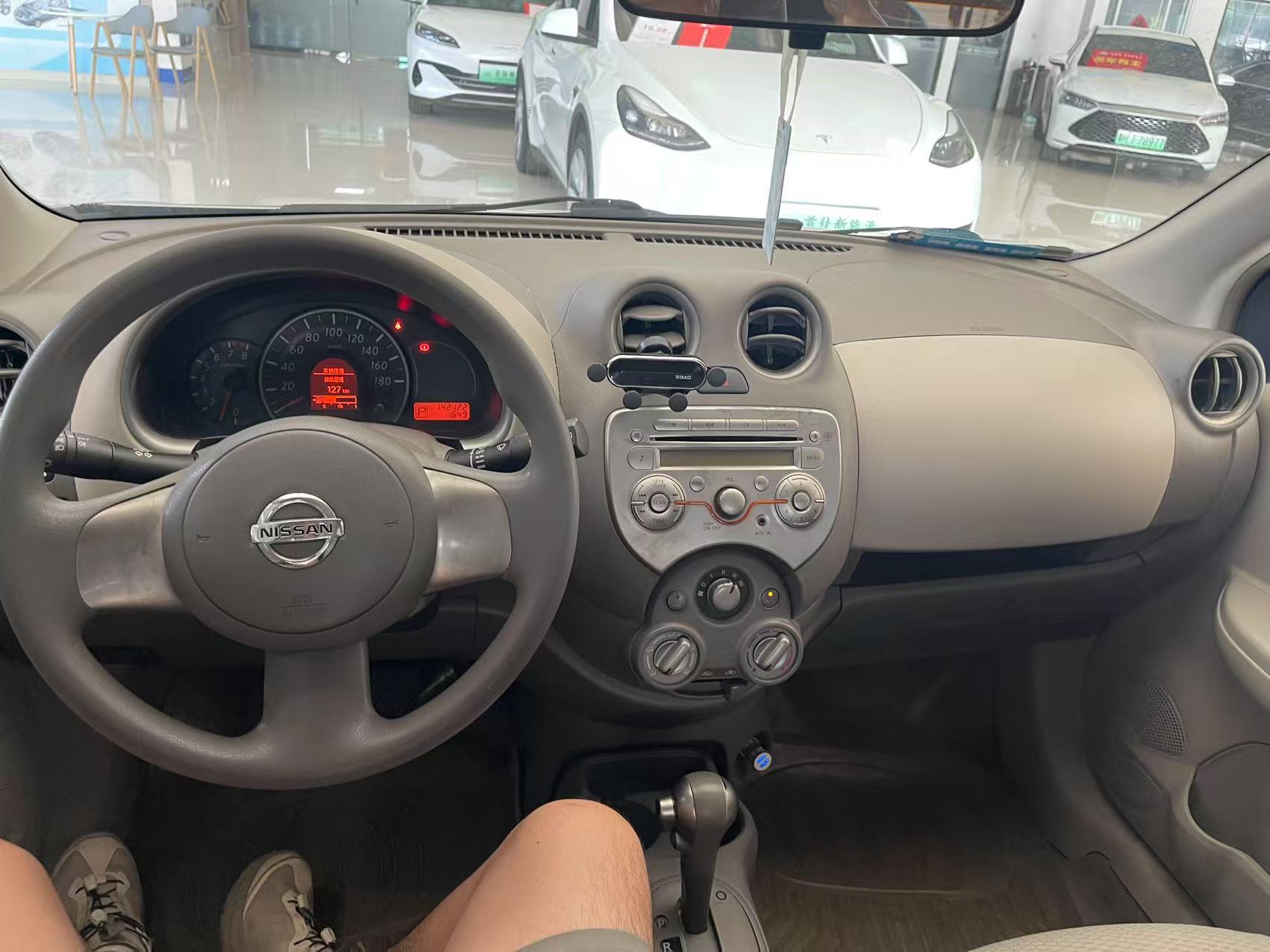 Nissan March 2012 immagine di auto #11