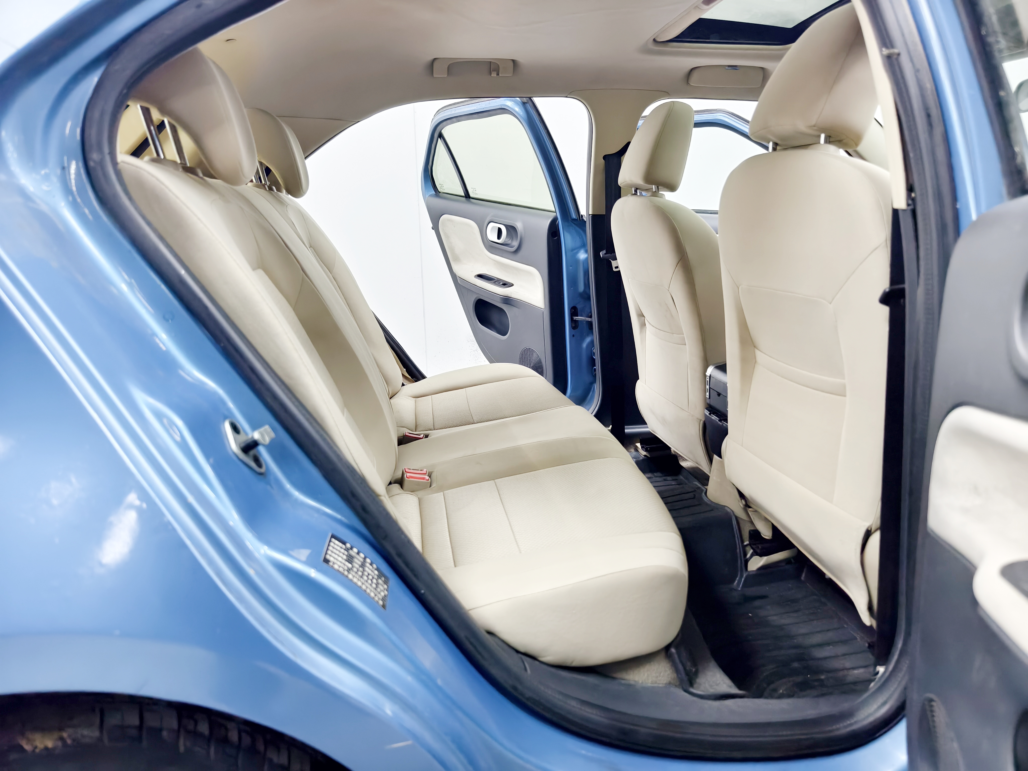 MG 3 2011 car image #11