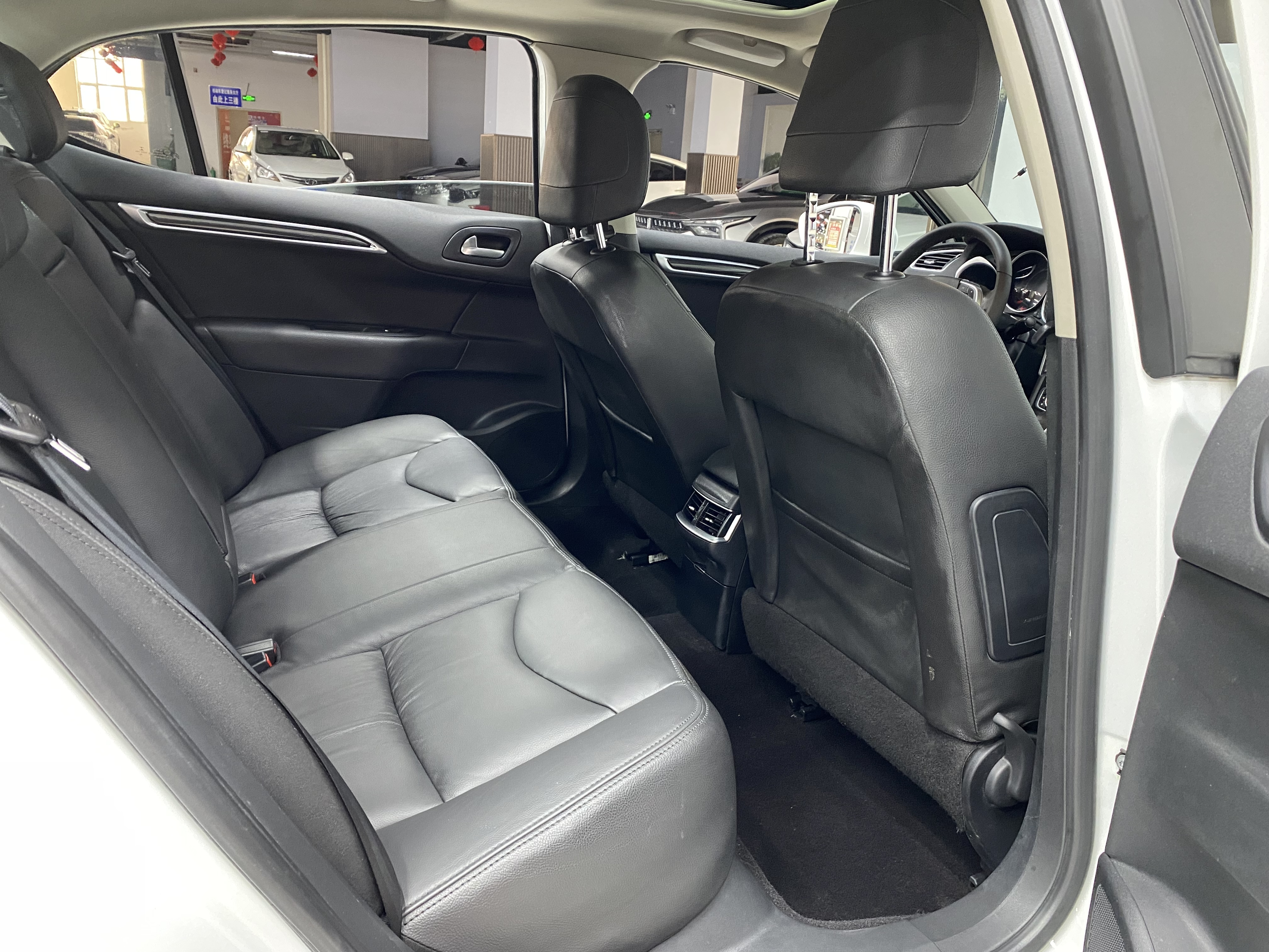 Citroen C4L 2014 car image #11