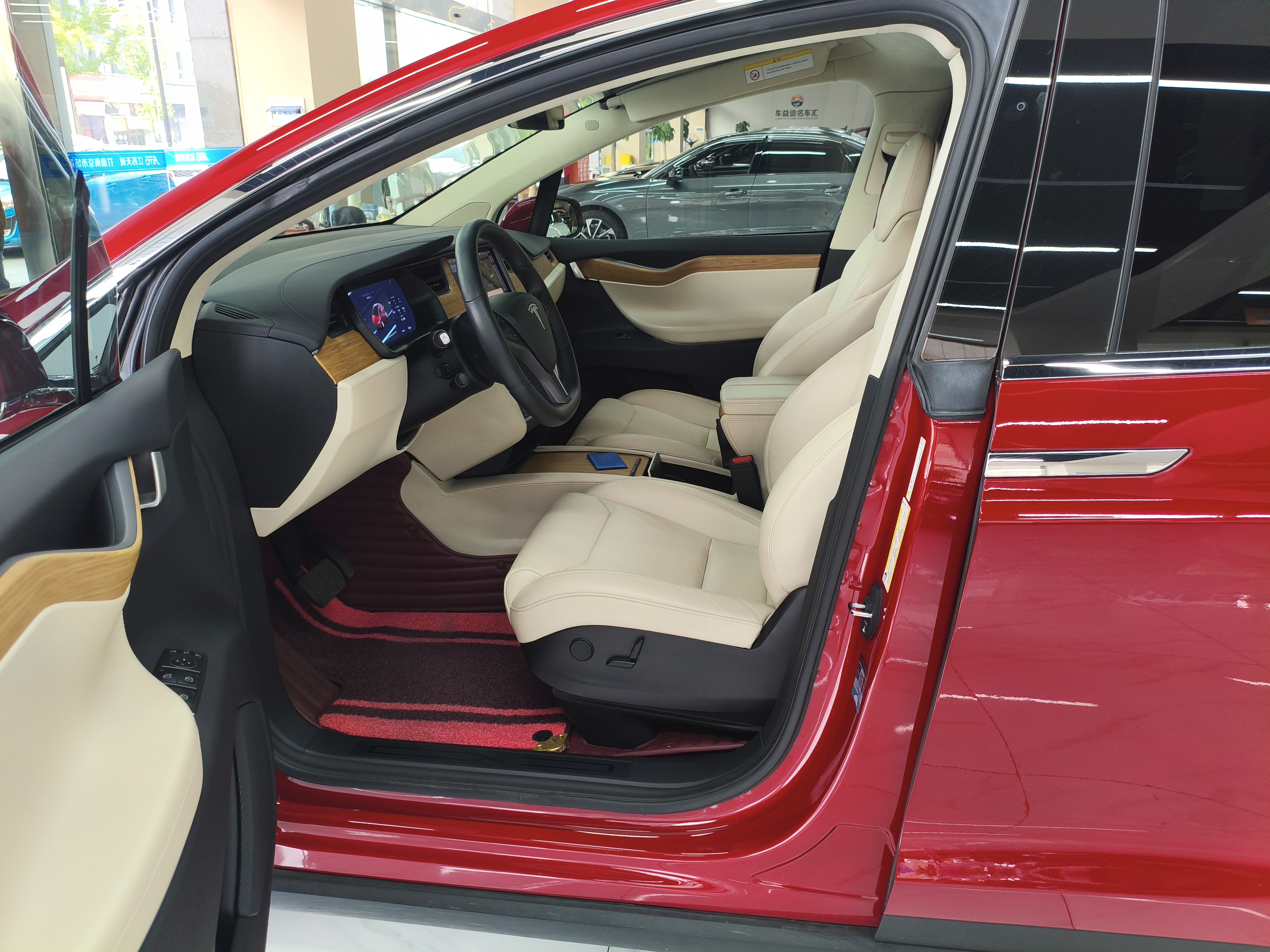 Tesla Model X 2018 car image #11