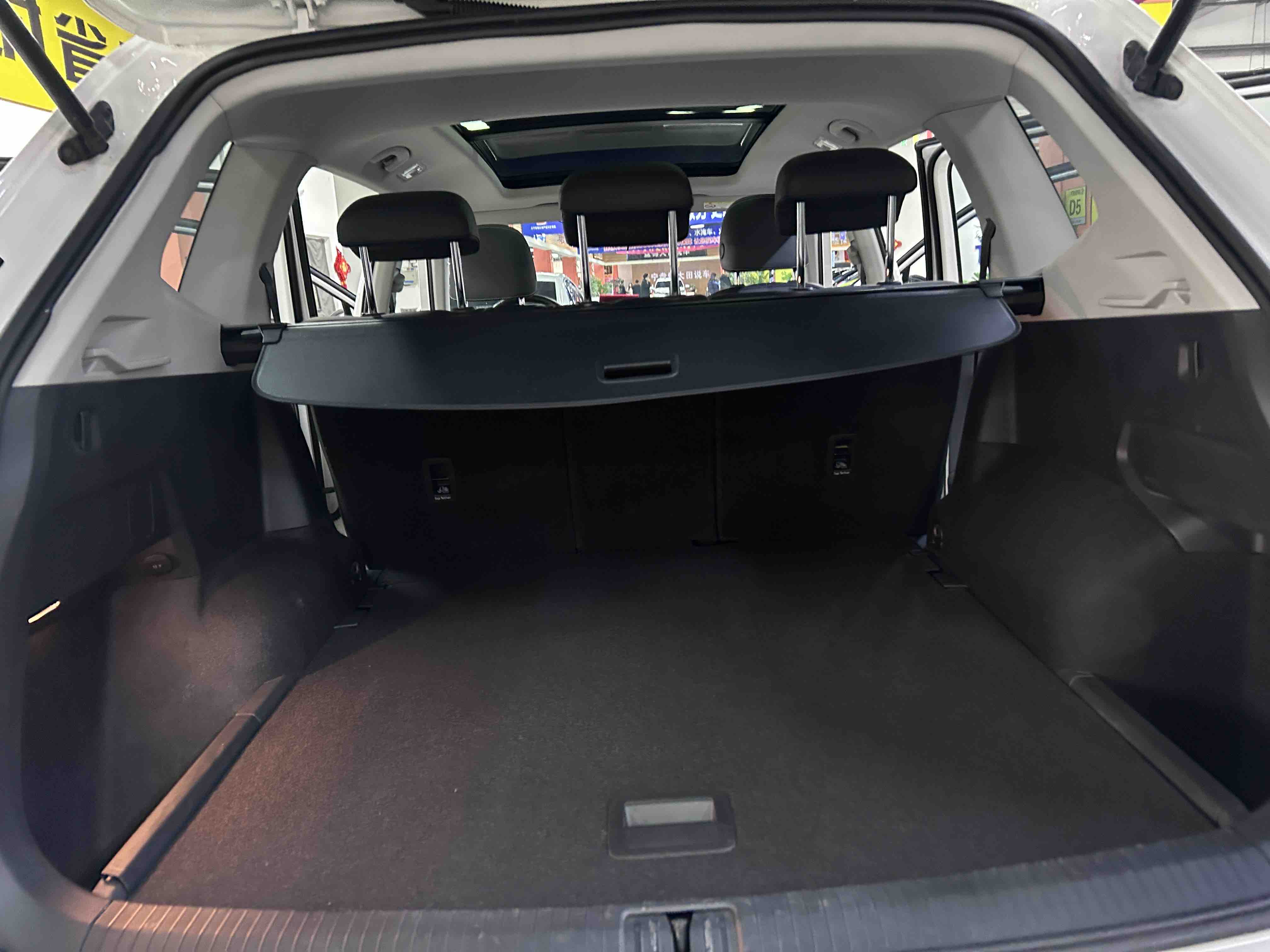 Volkswagen Tiguan L 2017 car image #11